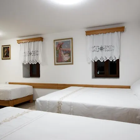 Guesthouse, Bar & Restaurant Cani 4*