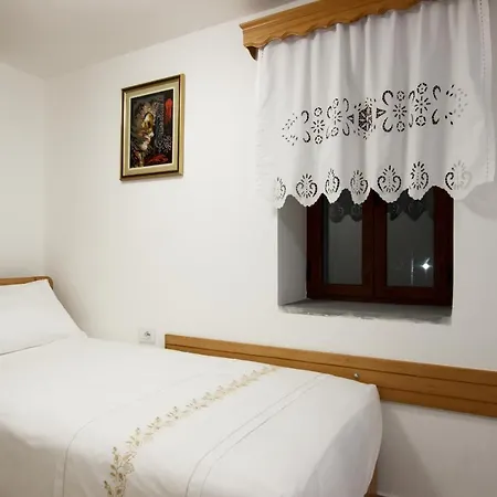 Guesthouse, Bar & Restaurant Cani Penzion 4*