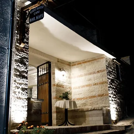 Cani 4* ジロカストラ