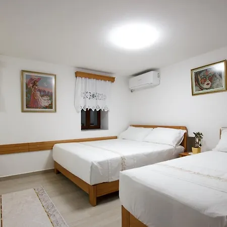 Guesthouse, Bar & Restaurant Cani Penzion 4*