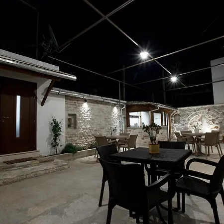 Penzion Guesthouse, Bar & Restaurant Cani Gjirokastër