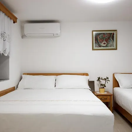Guesthouse, Bar & Restaurant Cani 4* Gjirokastër